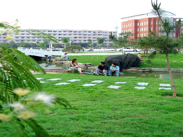 晉安路校區校內一角