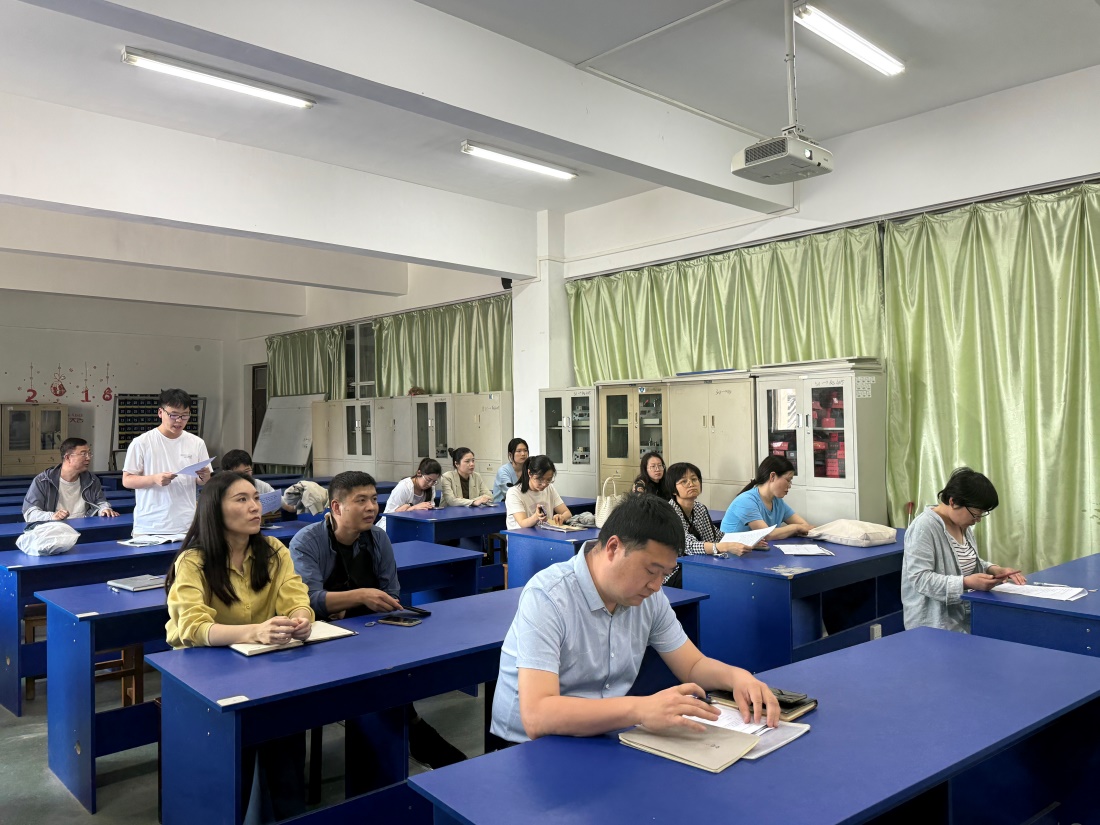 智能制造學院開展“學習貫徹八項規定，風清氣正做表率”主題黨日活動